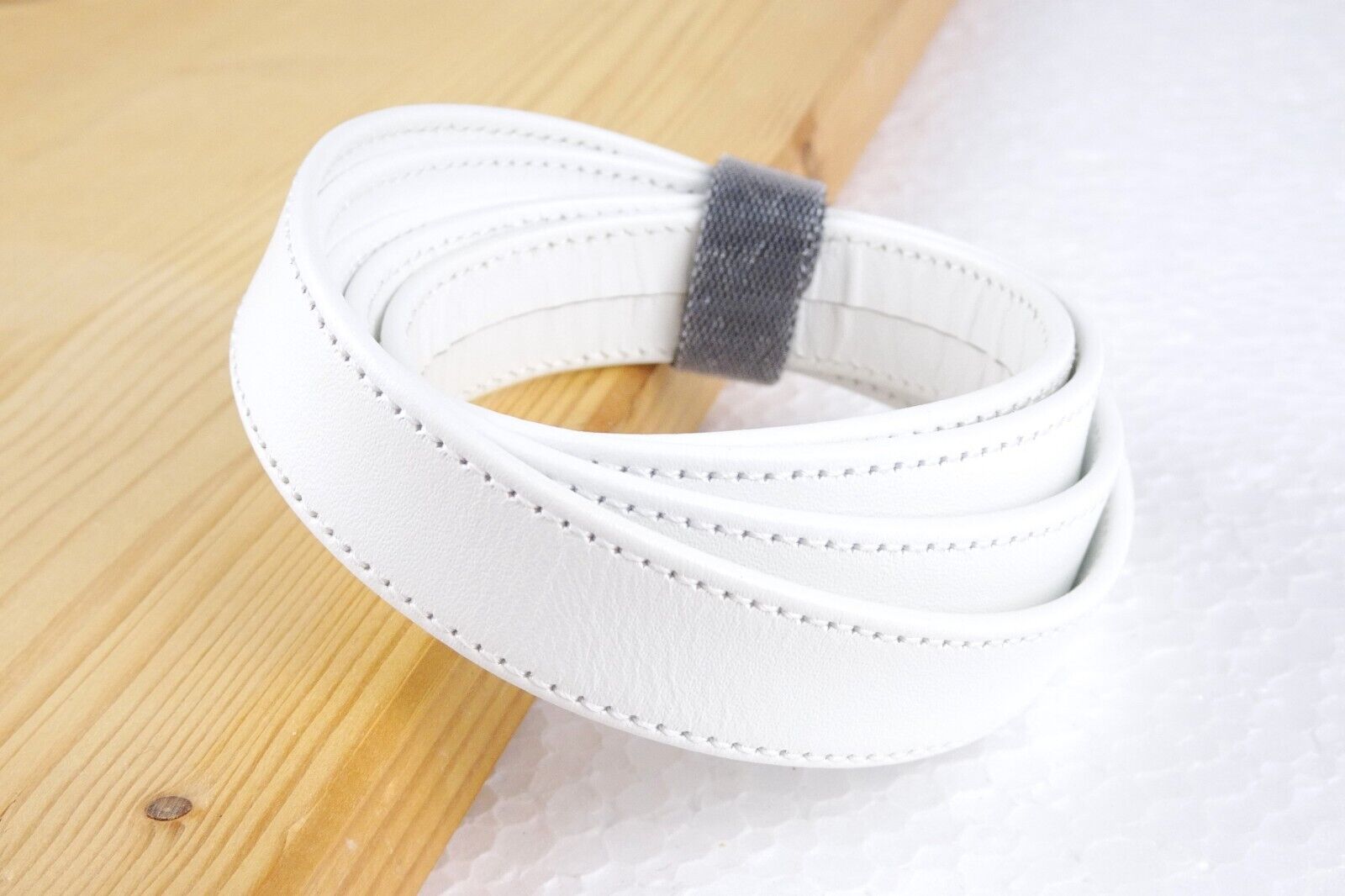 Lederriemen genäht, 10mm breit, Farbe: weiß