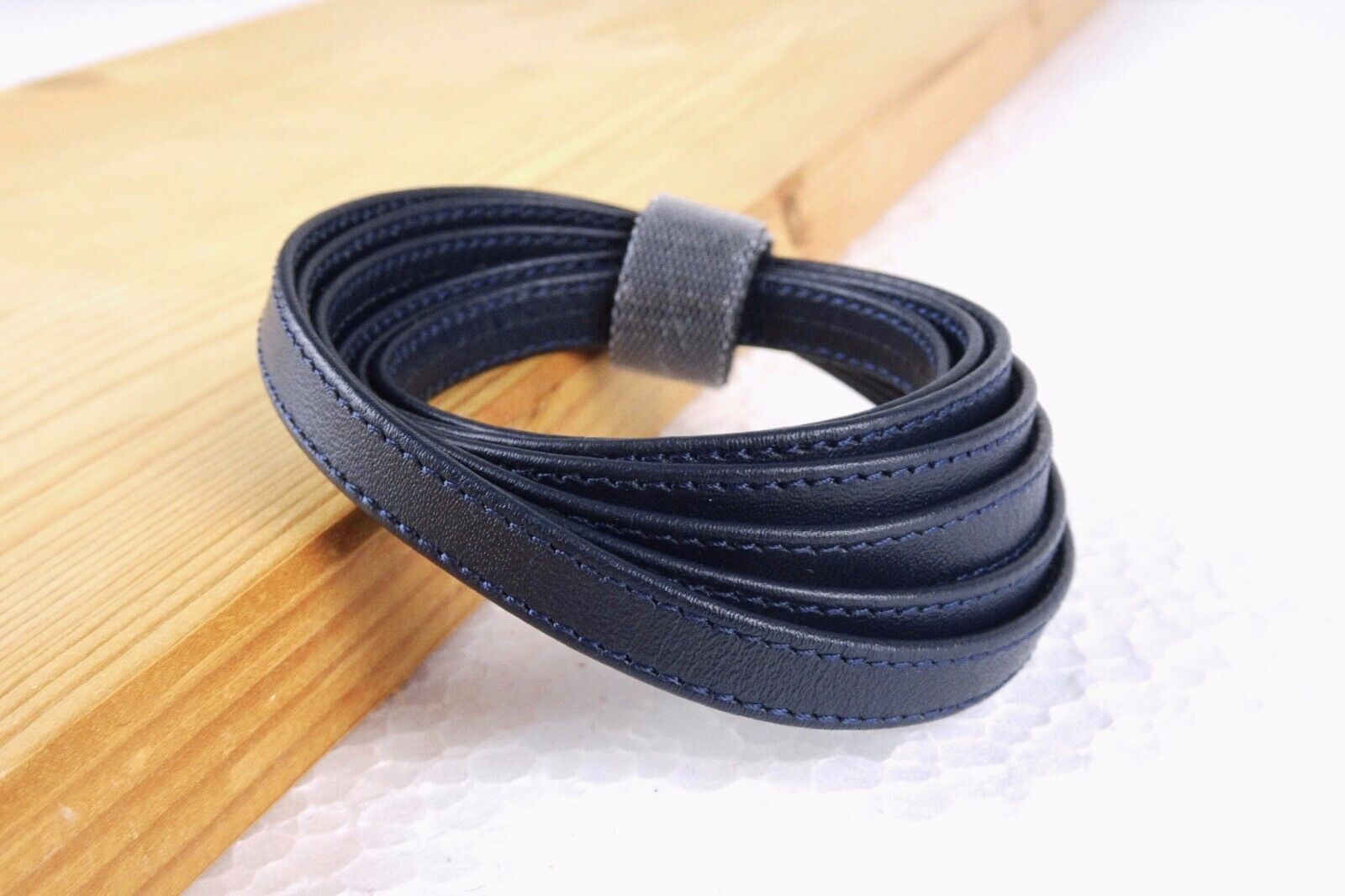 Lederriemen genäht, 5mm breit, Farbe: dunkelblau